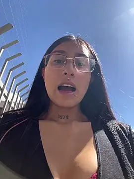 Snapshot of Violeet-Smith chatting on November 2025 03:03:02 PM Violeet-Smith online show from November 2025 03:03:02 PM