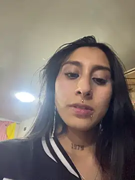 Snapshot of Violeet-Smith chatting on December 2025 01:35:02 AM Violeet-Smith online show from December 2025 01:35:02 AM