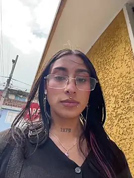 Snapshot of Violeet-Smith chatting on December 2025 07:44:01 PM Violeet-Smith online show from December 2025 07:44:01 PM