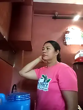 Snapshot of Yummymarie09 chatting on November 2025 04:12:01 AM Yummymarie09 online show from November 2025 04:12:01 AM