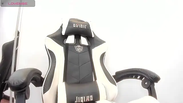 helleennhoot online show from December 2025 01:22:02 AM