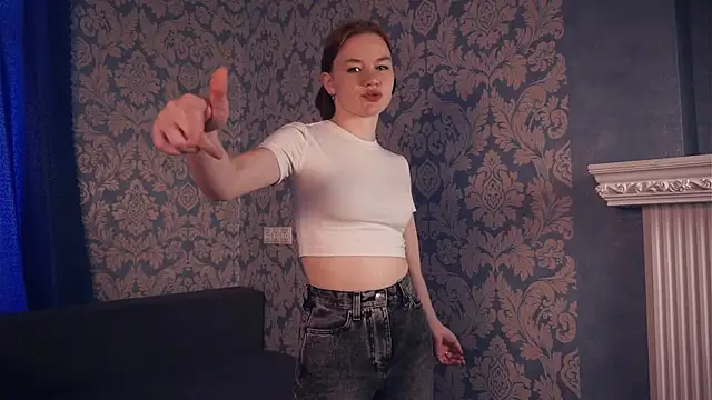 KarlynGow online show from November 2025 06:36:01 AM