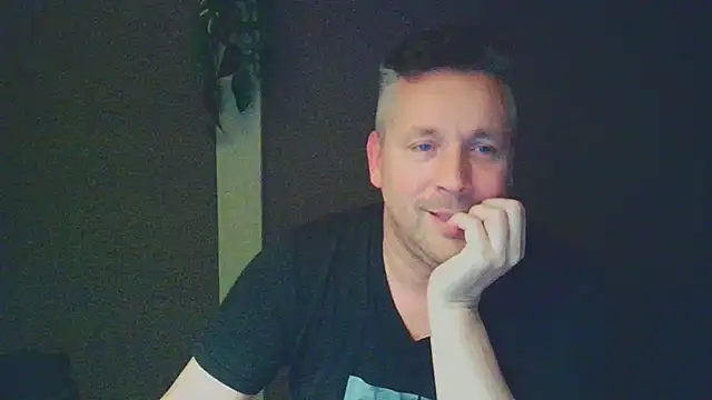 Snapshot of Woody_Longbong chatting on November 2025 05:35:01 PM Woody Longbong online show from November 2025 05:35:01 PM