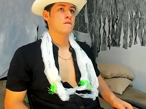 Snapshot of thomas_lester chatting on October 2025 12:11:02 AM thomas lester online show from October 2025 12:11:02 AM