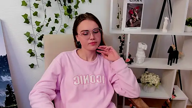 Snapshot of NichelleBenckendorf chatting on October 2025 11:21:02 AM NichelleBenckendorf online show from October 2025 11:21:02 AM