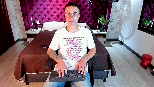 Snapshot of Lil_James chatting on November 2025 08:40:02 PM Lil James online show from November 2025 08:40:02 PM