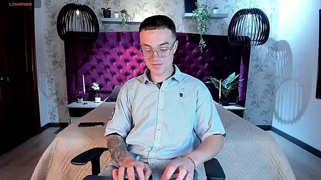 Snapshot of Lil_James chatting on November 2025 06:07:01 PM Lil James online show from November 2025 06:07:01 PM