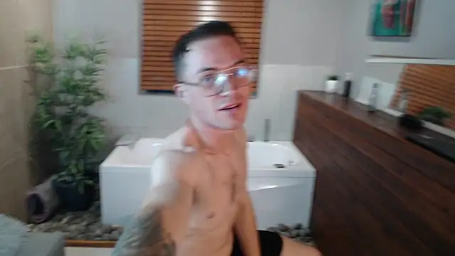 Snapshot of Lil_James chatting on December 2025 08:14:02 PM Lil James online show from December 2025 08:14:02 PM