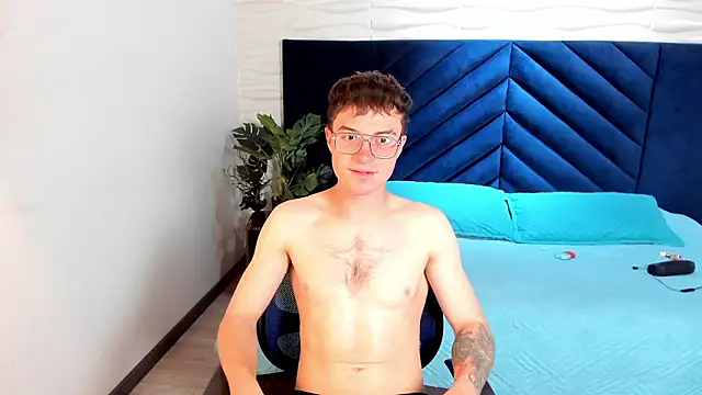 Snapshot of Lil_James chatting on March 2026 04:09:01 AM Lil James online show from March 2026 04:09:01 AM