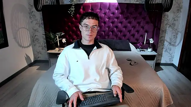 Snapshot of Lil_James chatting on March 2026 08:13:01 PM Lil James online show from March 2026 08:13:01 PM