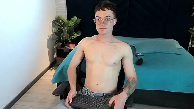 Snapshot of Lil_James chatting on April 2026 07:52:02 PM Lil James online show from April 2026 07:52:02 PM