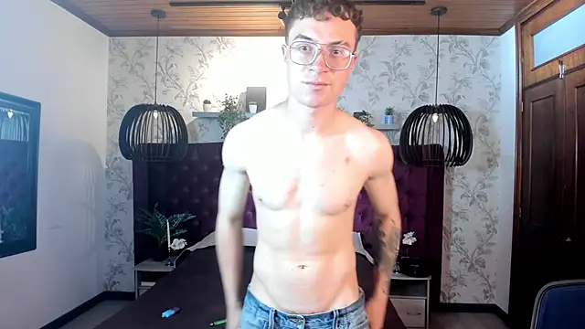 Snapshot of Lil_James chatting on April 2026 08:09:02 PM Lil James online show from April 2026 08:09:02 PM