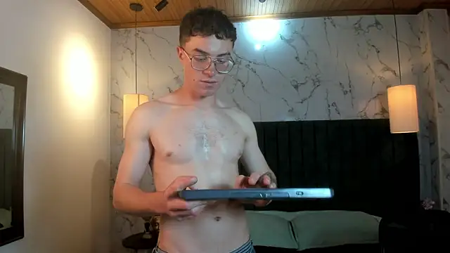 Snapshot of Lil_James chatting on May 2026 08:05:02 PM Lil James online show from May 2026 08:05:02 PM