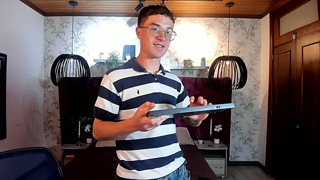 Snapshot of Lil_James chatting on May 2026 08:14:02 PM Lil James online show from May 2026 08:14:02 PM