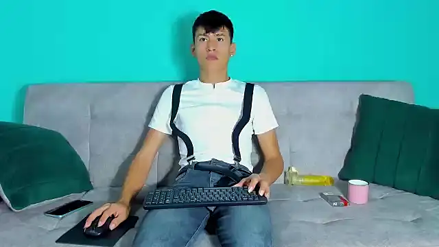 Nicolas Torres  online show from October 2025 06:10:01 AM