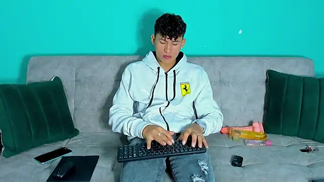 Nicolas Torres  online show from November 2025 07:52:02 AM