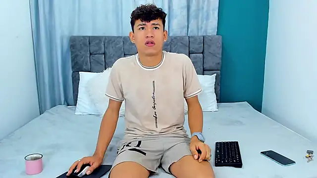 Nicolas Torres  online show from November 2025 06:28:01 AM