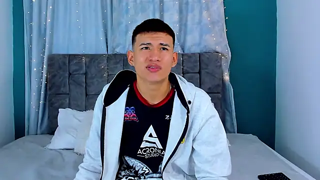 Nicolas Torres  online show from December 2025 05:36:02 AM