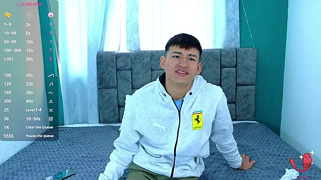 Nicolas Torres  online show from February 2026 08:12:02 PM