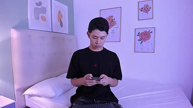 Snapshot of ApoloRicci chatting on December 2025 07:29:02 PM ApoloRicci online show from December 2025 07:29:02 PM