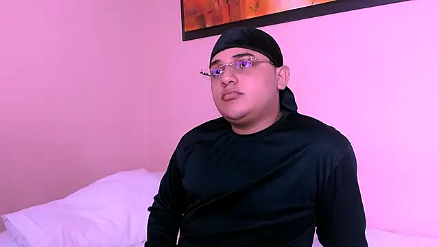 Snapshot of Santo_Pecado_ chatting on October 2025 01:43:02 PM Santo Pecado online show from October 2025 01:43:02 PM