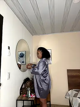 Snapshot of YariRose chatting on November 2025 01:21:02 PM YariRose online show from November 2025 01:21:02 PM