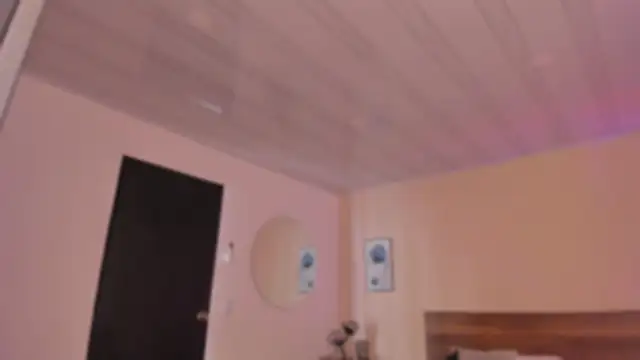 Snapshot of YariRose chatting on December 2025 02:12:02 PM YariRose online show from December 2025 02:12:02 PM