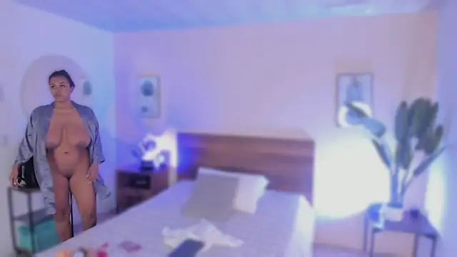 Snapshot of YariRose chatting on December 2025 01:29:01 PM YariRose online show from December 2025 01:29:01 PM