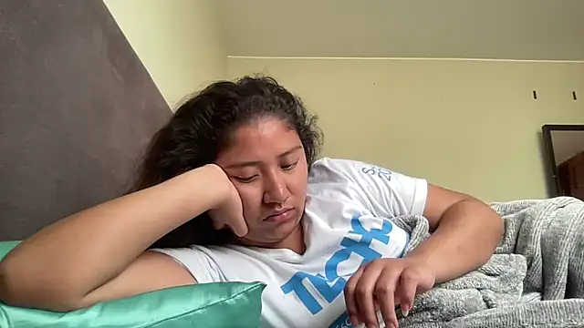 Kmiii21 online show from November 2025 03:01:02 PM