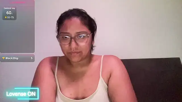 Kmiii21 online show from May 2026 06:51:02 AM