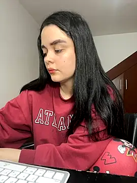 Snapshot of Selena_Roa chatting on November 2025 12:35:01 AM Selena Roa online show from November 2025 12:35:01 AM