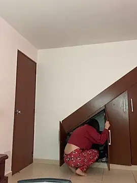 Snapshot of Selena_Roa chatting on November 2025 12:40:02 PM Selena Roa online show from November 2025 12:40:02 PM