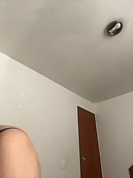 Snapshot of Selena_Roa chatting on November 2025 04:17:01 PM Selena Roa online show from November 2025 04:17:01 PM