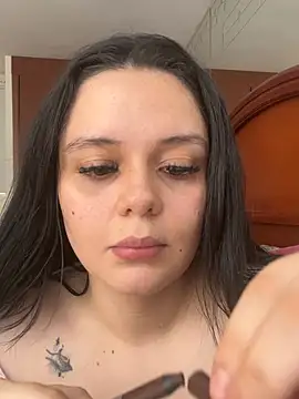 Selena Roa online show from May 2026 07:18:02 PM