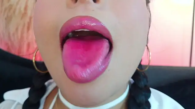 Snapshot of mia_roux1 chatting on March 2026 10:09:01 PM mia roux1 online show from March 2026 10:09:01 PM