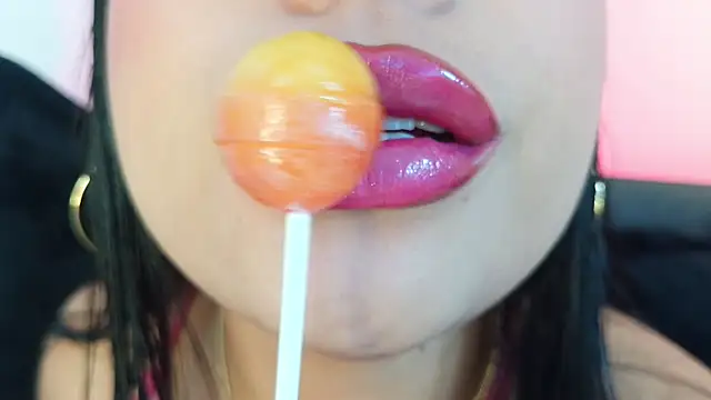 Snapshot of mia_roux1 chatting on March 2026 10:33:01 PM mia roux1 online show from March 2026 10:33:01 PM