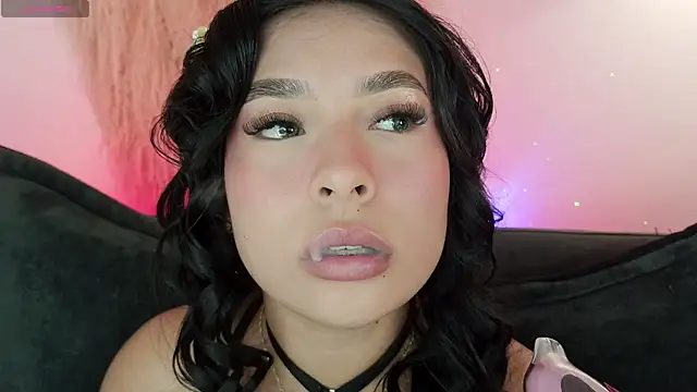Snapshot of mia_roux1 chatting on June 2026 09:28:02 PM mia roux1 online show from June 2026 09:28:02 PM