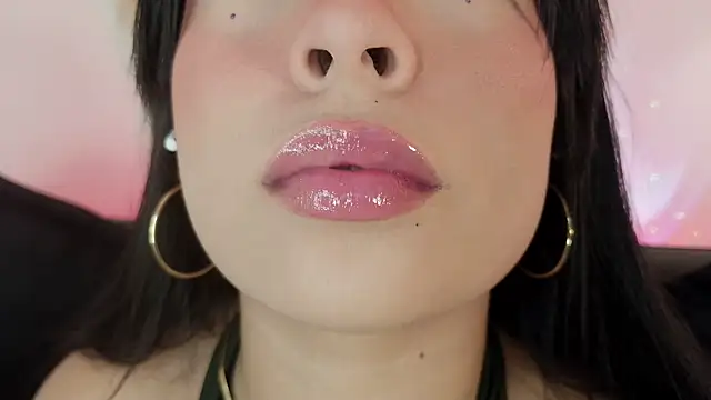 Snapshot of mia_roux1 chatting on June 2026 11:15:02 PM mia roux1 online show from June 2026 11:15:02 PM