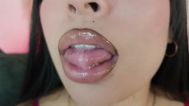 Snapshot of mia_roux1 chatting on July 2026 11:26:01 PM mia roux1 online show from July 2026 11:26:01 PM