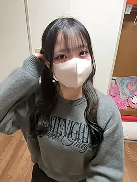 pomu chan online show from February 2026 12:42:02 PM