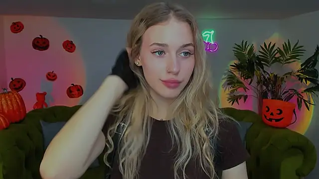 Snapshot of sassy_cutie chatting on October 2025 08:20:01 PM sassy cutie online show from October 2025 08:20:01 PM