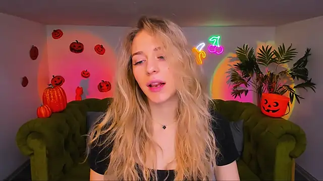 Snapshot of sassy_cutie chatting on November 2025 06:24:02 AM sassy cutie online show from November 2025 06:24:02 AM