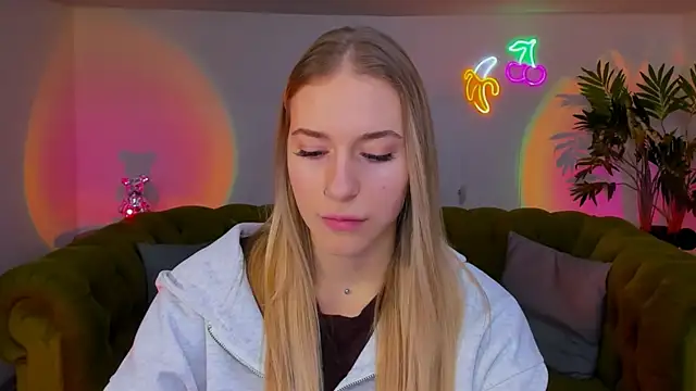 Snapshot of sassy_cutie chatting on November 2025 01:22:01 PM sassy cutie online show from November 2025 01:22:01 PM