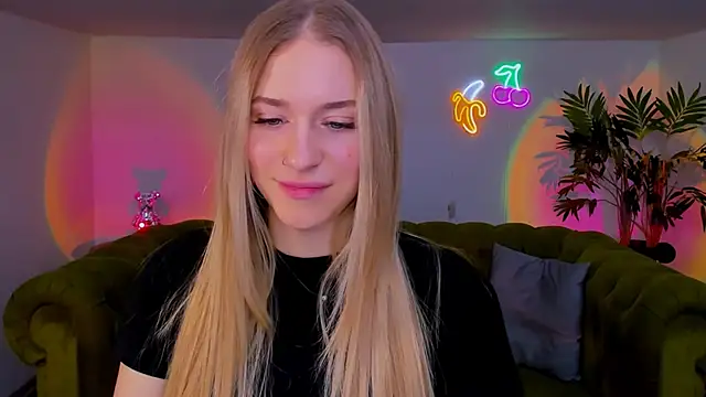 Snapshot of sassy_cutie chatting on November 2025 06:25:02 AM sassy cutie online show from November 2025 06:25:02 AM