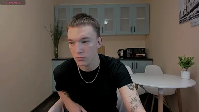 Snapshot of Derek_Banville chatting on November 2025 07:13:01 PM Derek Banville online show from November 2025 07:13:01 PM