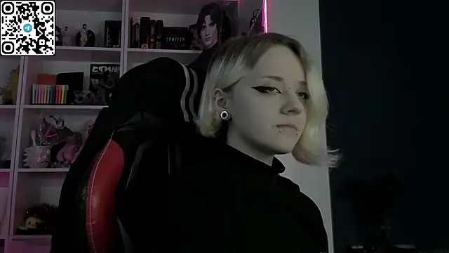 Snapshot of Holy_Mistress_S chatting on March 2026 09:04:01 AM Holy Mistress S online show from March 2026 09:04:01 AM