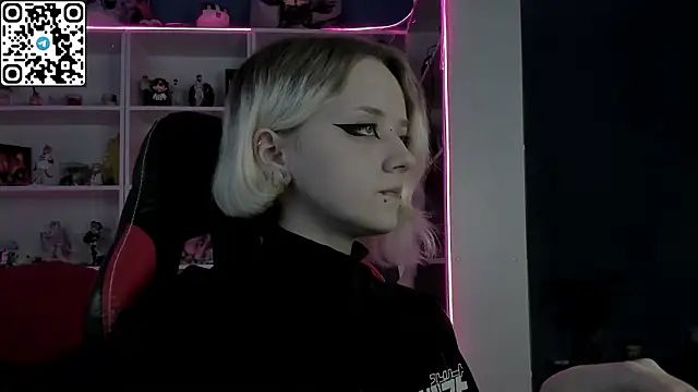 Snapshot of Holy_Mistress_S chatting on March 2026 10:07:02 AM Holy Mistress S online show from March 2026 10:07:02 AM