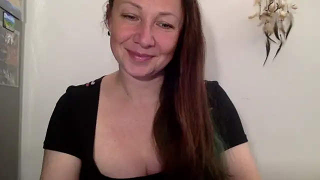 Snapshot of LucyTop chatting on October 2025 02:17:02 PM LucyTop online show from October 2025 02:17:02 PM