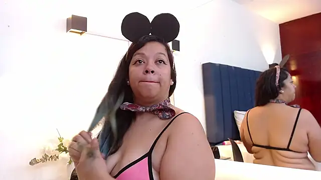 Snapshot of Angyrios chatting on October 2025 01:23:02 PM Angyrios online show from October 2025 01:23:02 PM