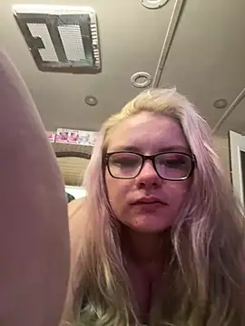 Snapshot of lostinherwonderland chatting on October 2025 05:01:01 PM lostinherwonderland online show from October 2025 05:01:01 PM